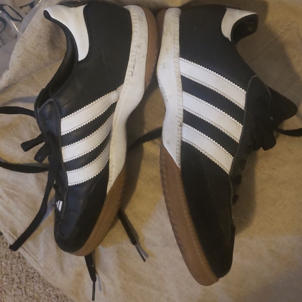 Sneakers - Picture 2 of 8